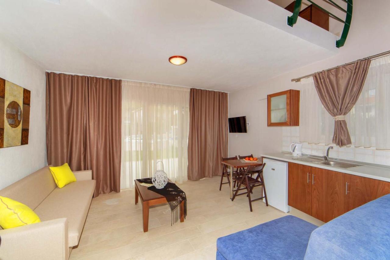 Erosaria Suites Никити Екстериор снимка
