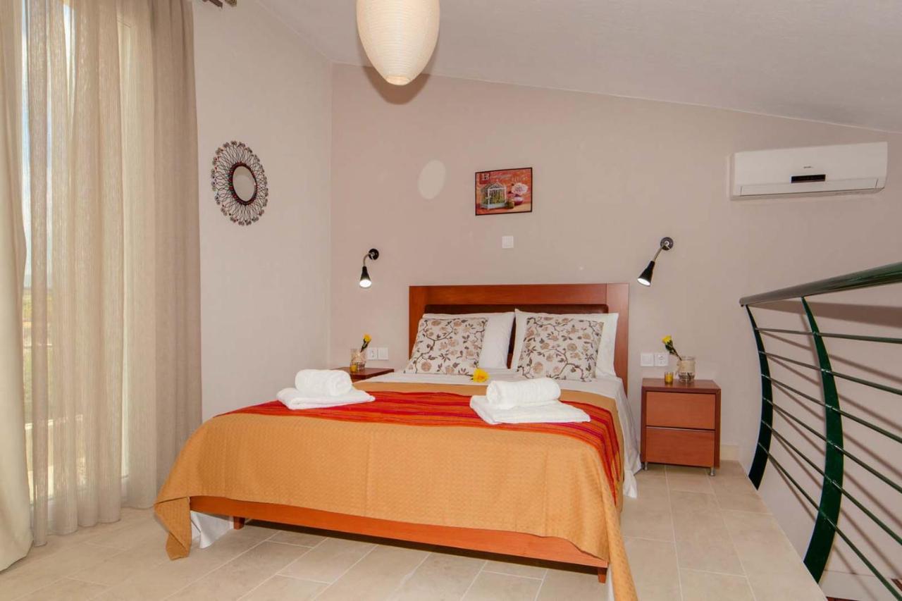 Erosaria Suites Никити Екстериор снимка