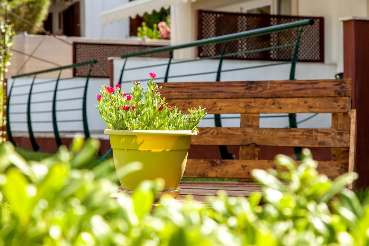 Erosaria Suites Никити Екстериор снимка