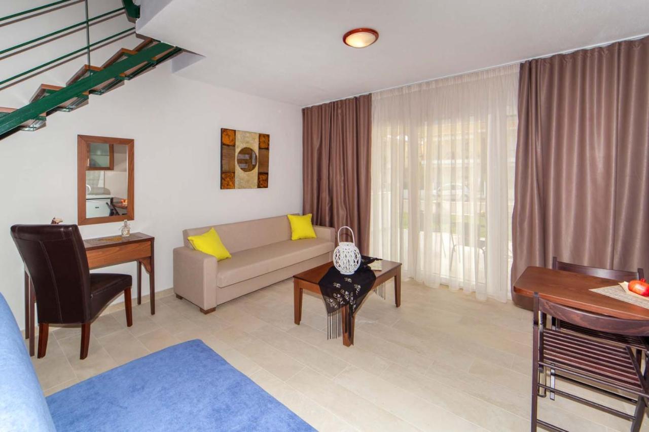 Erosaria Suites Никити Екстериор снимка