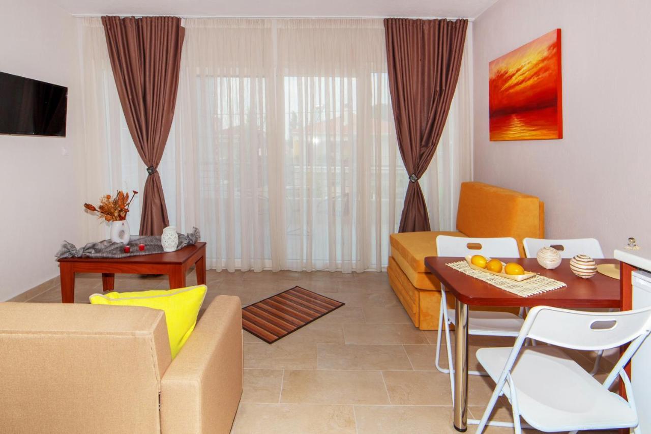 Erosaria Suites Никити Екстериор снимка