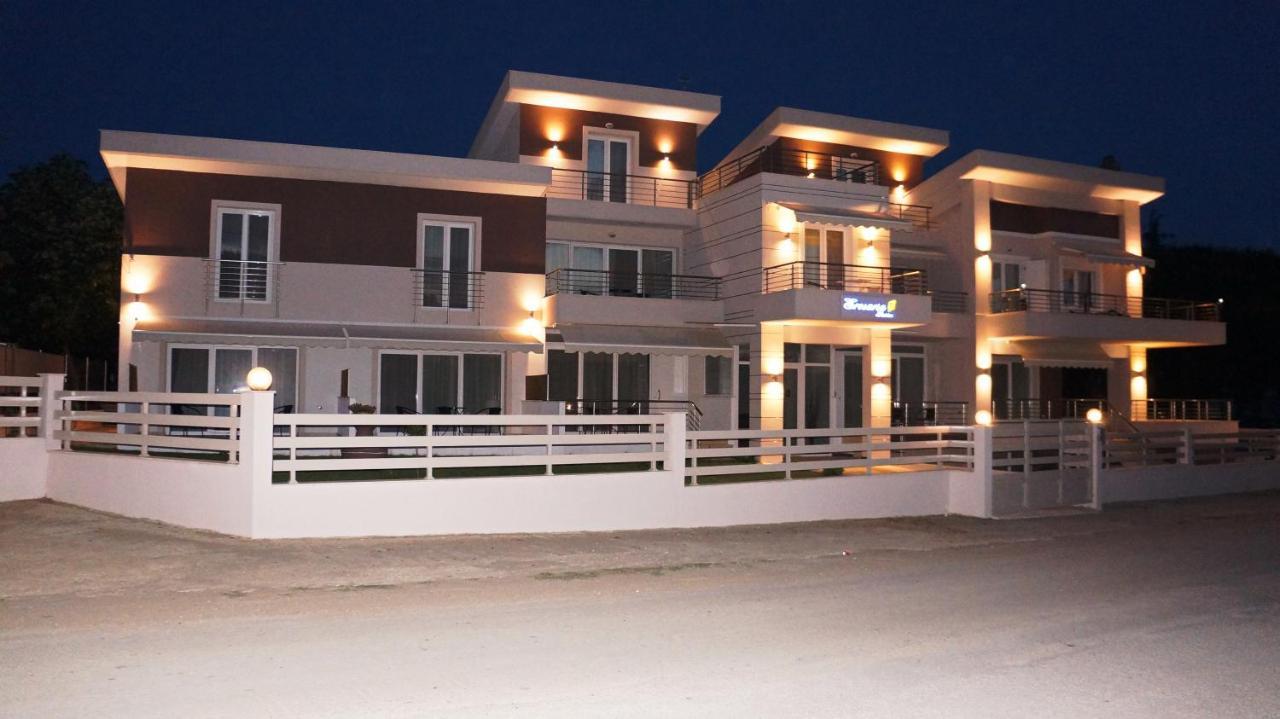 Erosaria Suites Никити Екстериор снимка