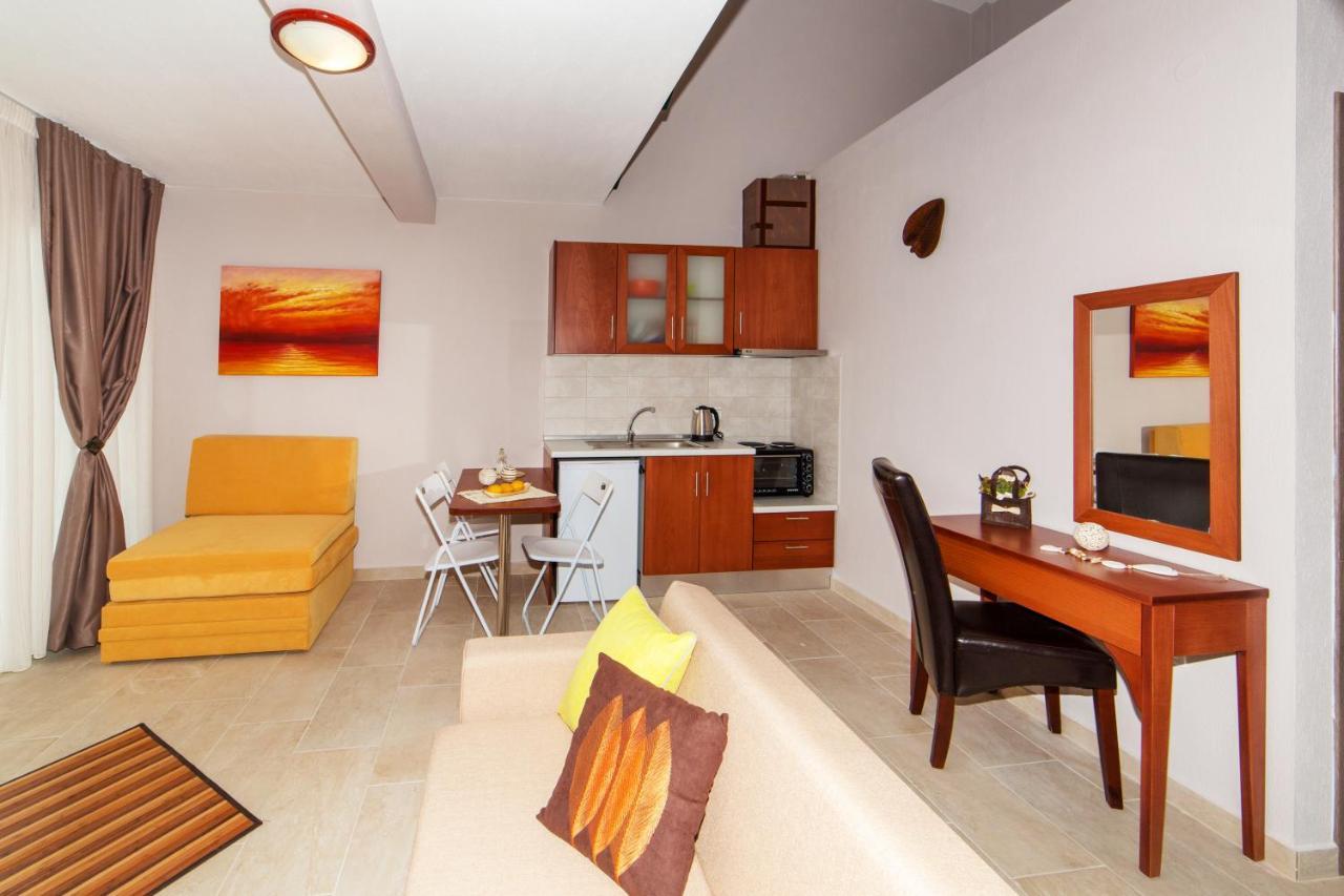 Erosaria Suites Никити Екстериор снимка